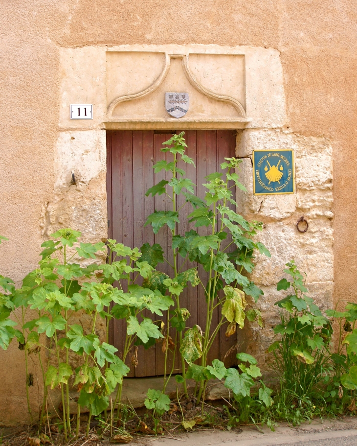 Porte de la Maison du Temple de Bagnault - Exoudun