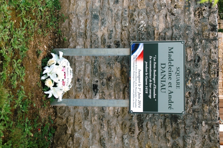 Panneau commemoratif de l'héroique boulangére  14/18 - Exoudun