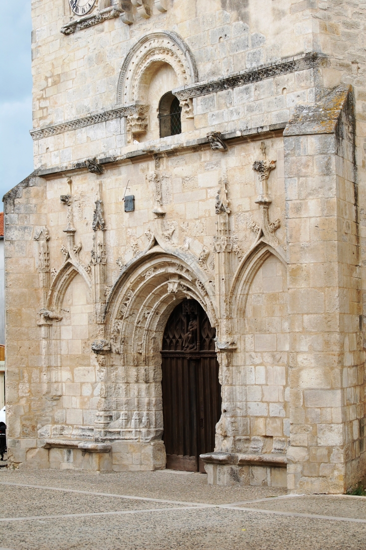 Portail de l'église St Pierre - Frontenay-Rohan-Rohan