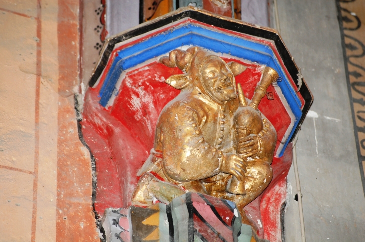 Decor remarquable dans l'église St Pierre  - Frontenay-Rohan-Rohan