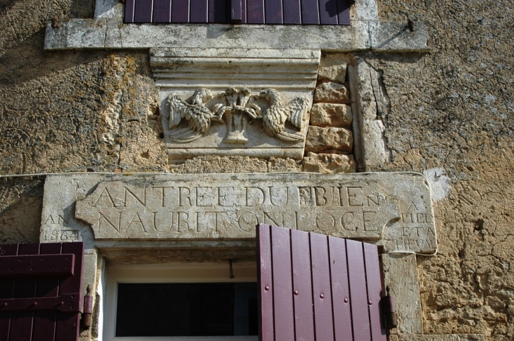 Inscription sur ancien relais - Gournay-Loizé