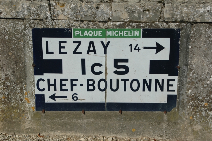Plaque Michelin année 1930 bel état - Gournay-Loizé