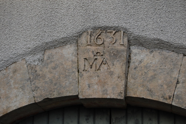 Linteau de porte de l'église St Maixent - Juscorps