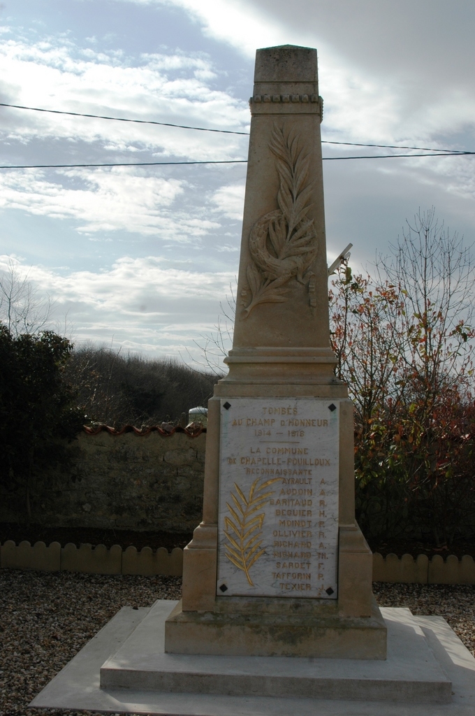 Le monument aux Morts pour la France - La Chapelle-Pouilloux