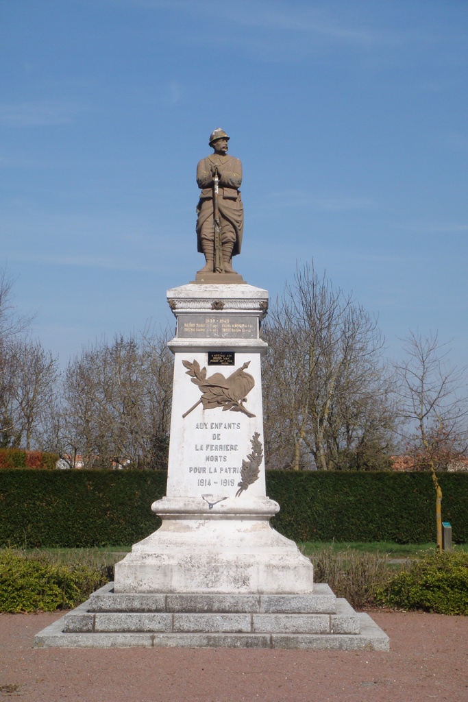 Monument aux morts - La Ferrière-en-Parthenay