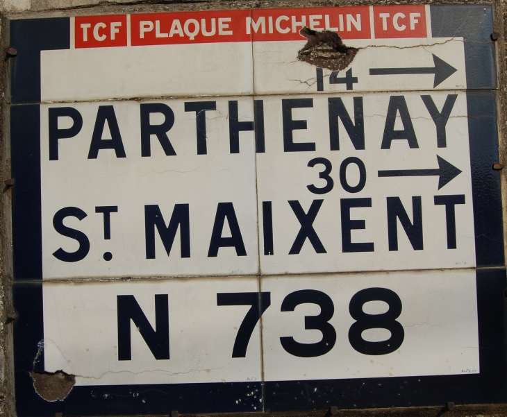 Panneau Michelin vestige routier - La Ferrière-en-Parthenay