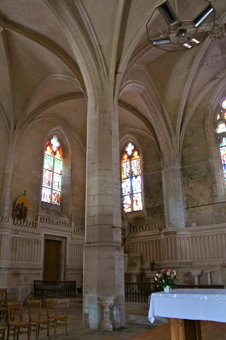Intérieur de l'église Saint Heray. - La Mothe-Saint-Héray