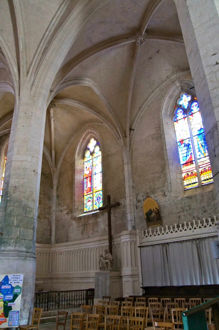 Intérieur de l'église Saint Heray. - La Mothe-Saint-Héray