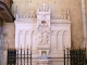 Photo suivante de La Mothe-Saint-Héray A gauche de l'entrée, près du mur nord, les fonts baptismaux à cuve octogonale sont accompagnés d'un bas-relief, au mur ouest, représentant le Batême de Jésus par Jean le Baptiste.