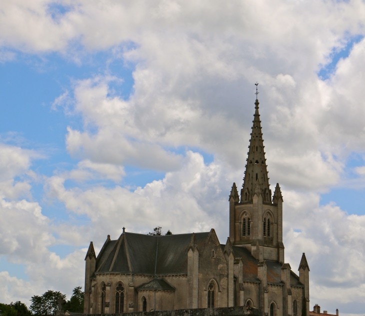 L'église Saint Eutrope. - Le Vanneau-Irleau