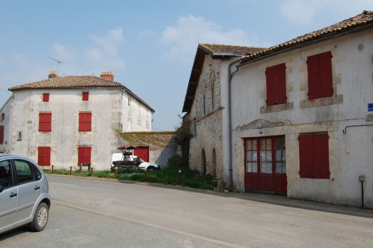 Architectures anciennes - Limalonges