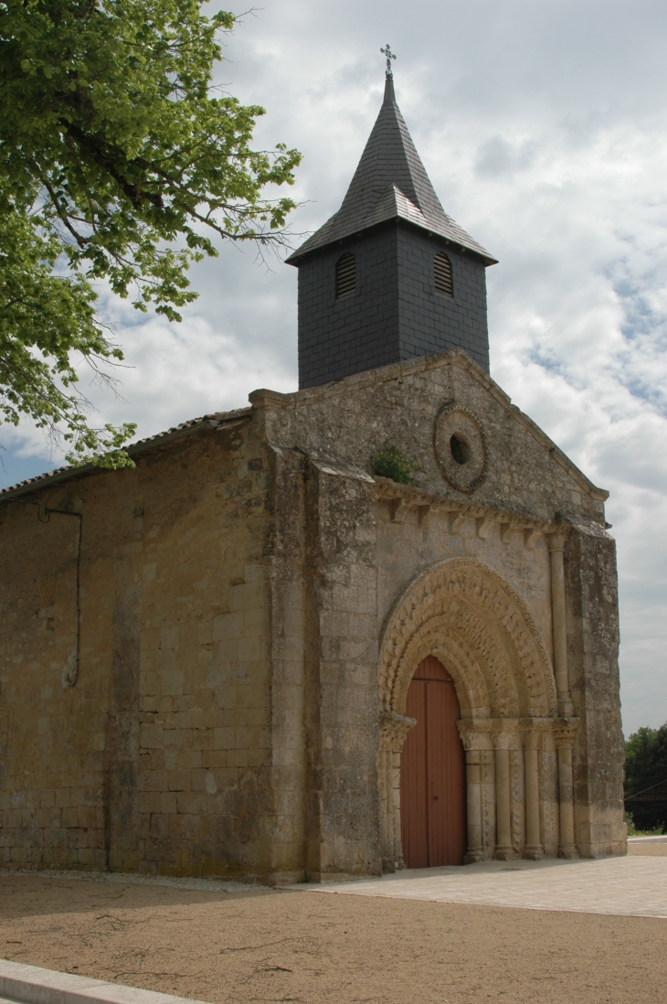 Nouveau parvis de l'église  - Maisonnay