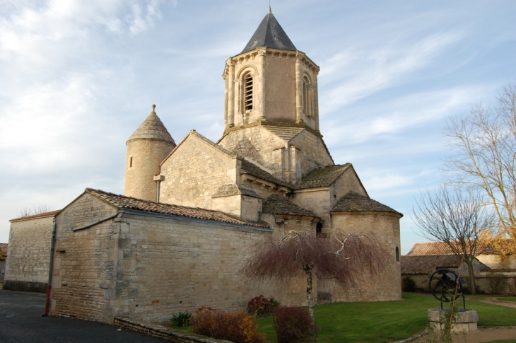 Eglise romane St JEan 11 éme siècle - Marigny