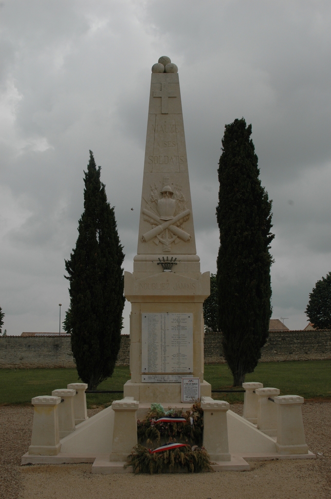 Monument aux Morts pour la France - Mauzé-sur-le-Mignon