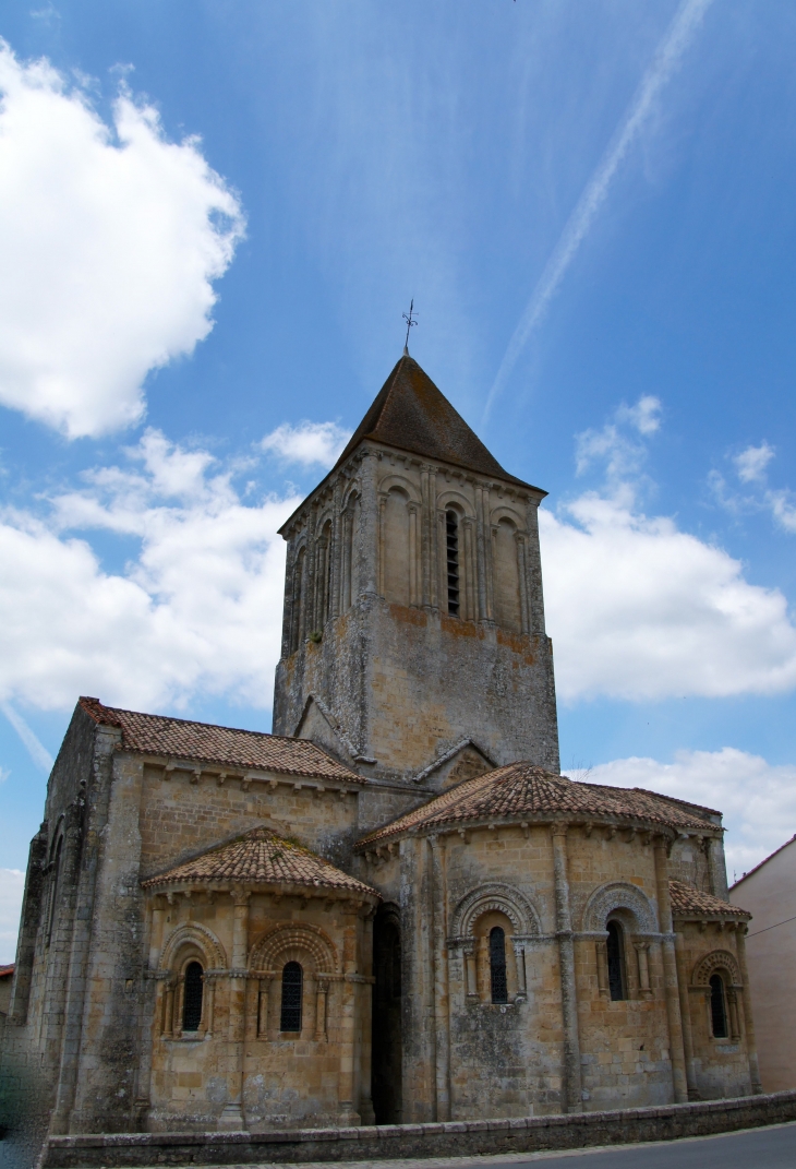 Le chevet de l'église Saint Pierre XIe et XIIe siècle. - Melle
