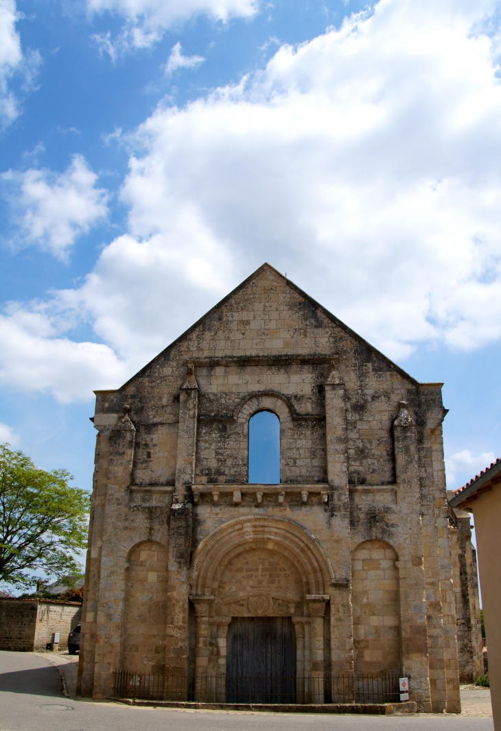 Façade occidentale de l'église Saint Savinien - Melle
