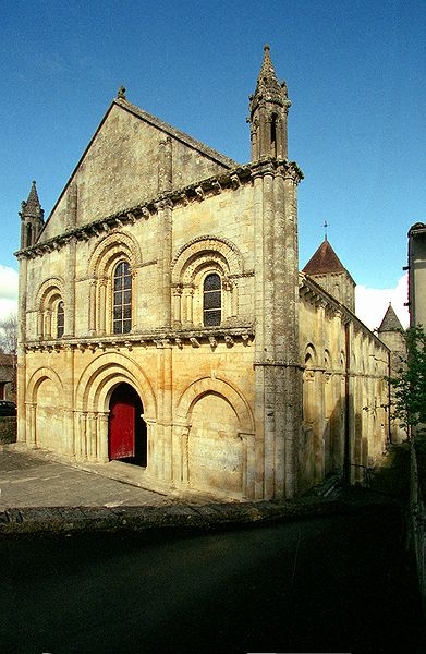 Eglise romane St Hilaire,un des plus beaux joyau du Poitou - Melle