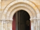 Photo précédente de Melle Le portail central en tiers-point. Façade occidentale de l'église Sainte Hilaire.