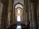 Photo suivante de Melle Eglise Saint Hilaire : la nef vers le portail. Nous apercevons les différents escaliers.