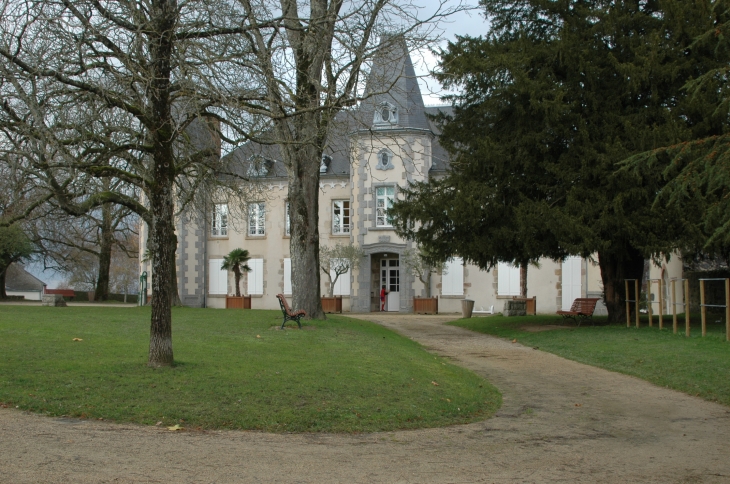 Chateau GENEVE  - Moncoutant