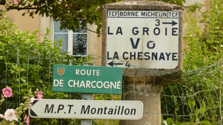 Borne Michelin à Montaillon  - Mougon