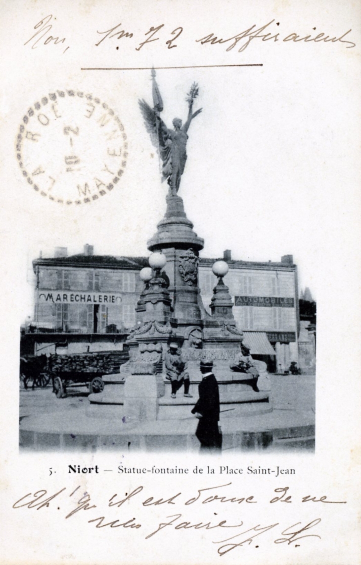 Statue-Fontaine de la place Saint Jean, vers 1906 (carte postale ancienne). - Niort