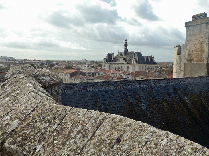 L'hôtel de ville vu du donjon - Niort