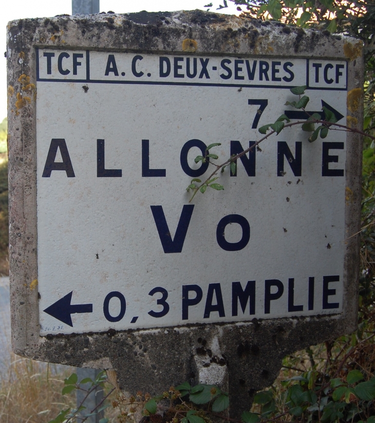 Panneau rouoter Lichelin année 1932 vestiges routiers  - Pamplie