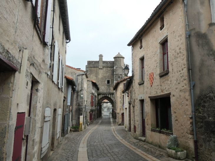 La rue de la Vau Saint Jacques : vers la Porte Saint Jacques - Parthenay