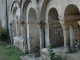 Les entrées vers la salle capitulaire , vestiges du cloitre, église St Pierre