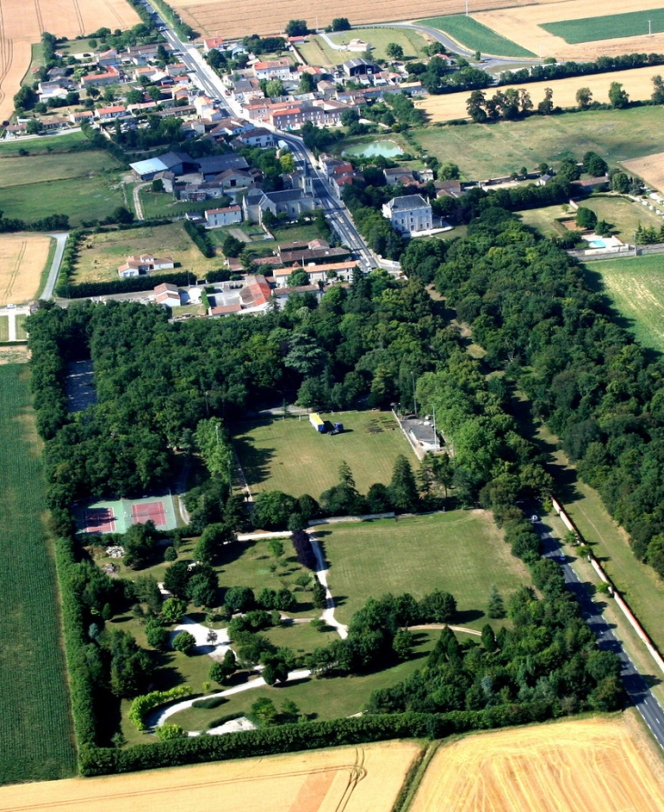 Vue aérienne du Parc de Prissé la Charrière - Prissé-la-Charrière