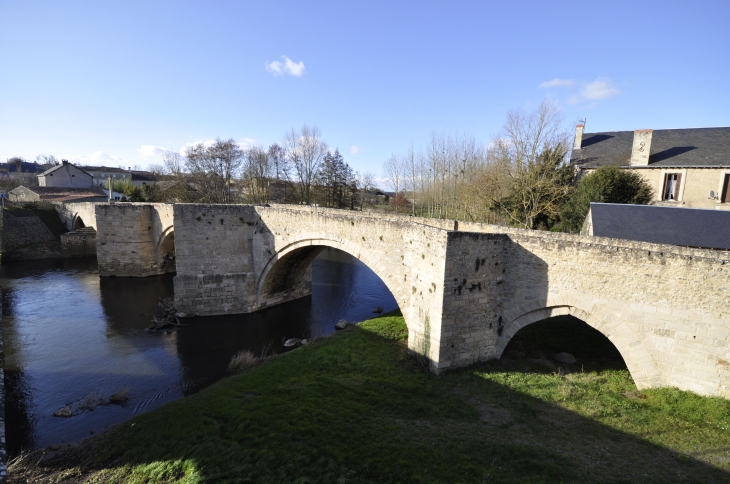 SAINT GENEROUX LE PONT - Saint-Généroux