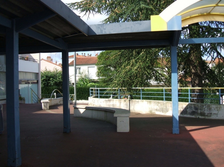 Centre commercial du PANIER FLEURI - Saint-Maixent-l'École