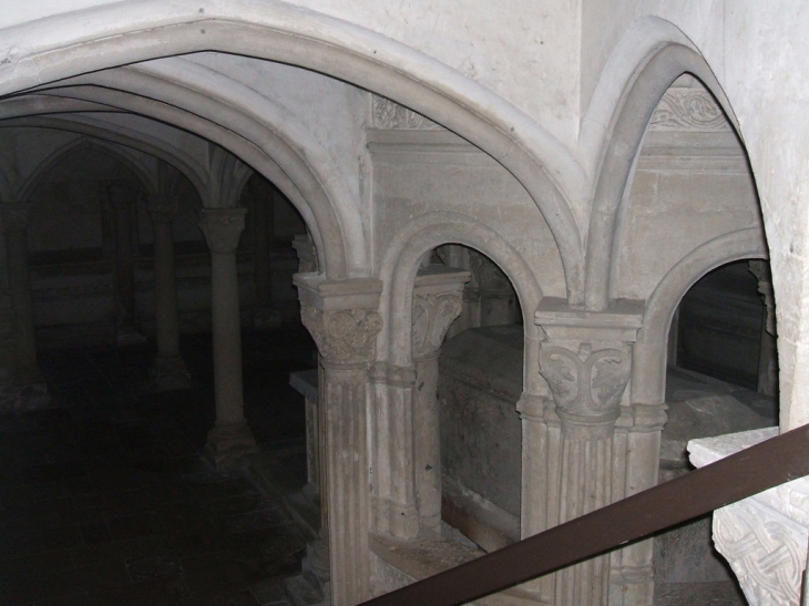 Interieur de la crypte de l'Abbatiale - Saint-Maixent-l'École