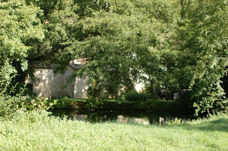 Moulin sur la Sèvre  - Saint-Martin-de-Saint-Maixent