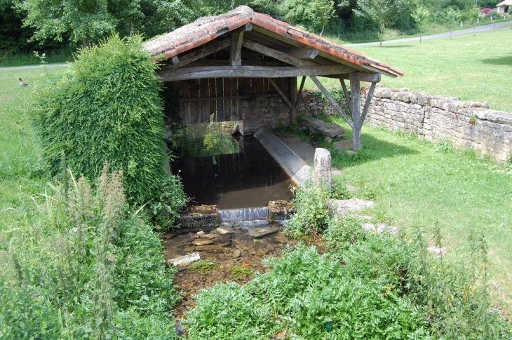 Le lavoir communal sur la Beronne - Saint-Romans-lès-Melle