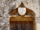Photo suivante de Saint-Romans-lès-Melle Le Logo de la ville sur le portail de l'église