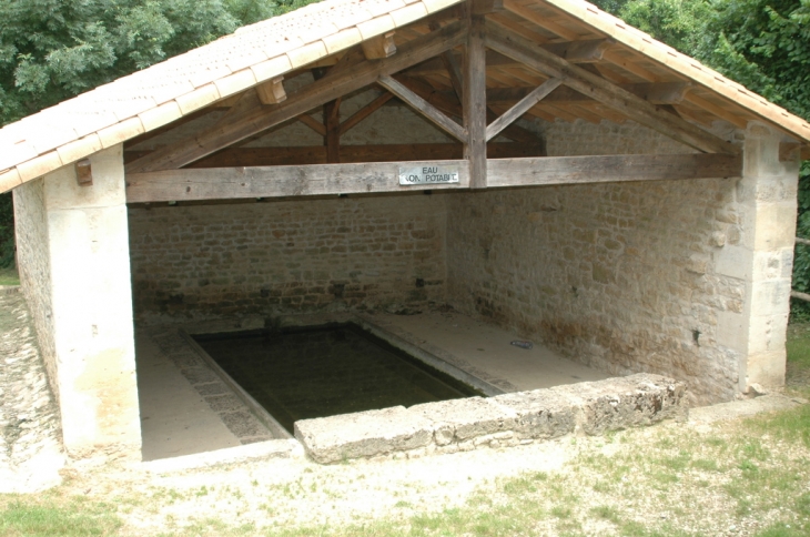 Lavoir des Fontenelles - Sainte-Néomaye