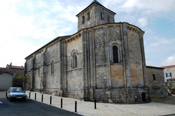 église Ste Eulalie vue vers l'abside en hemisphére - Sainte-Ouenne