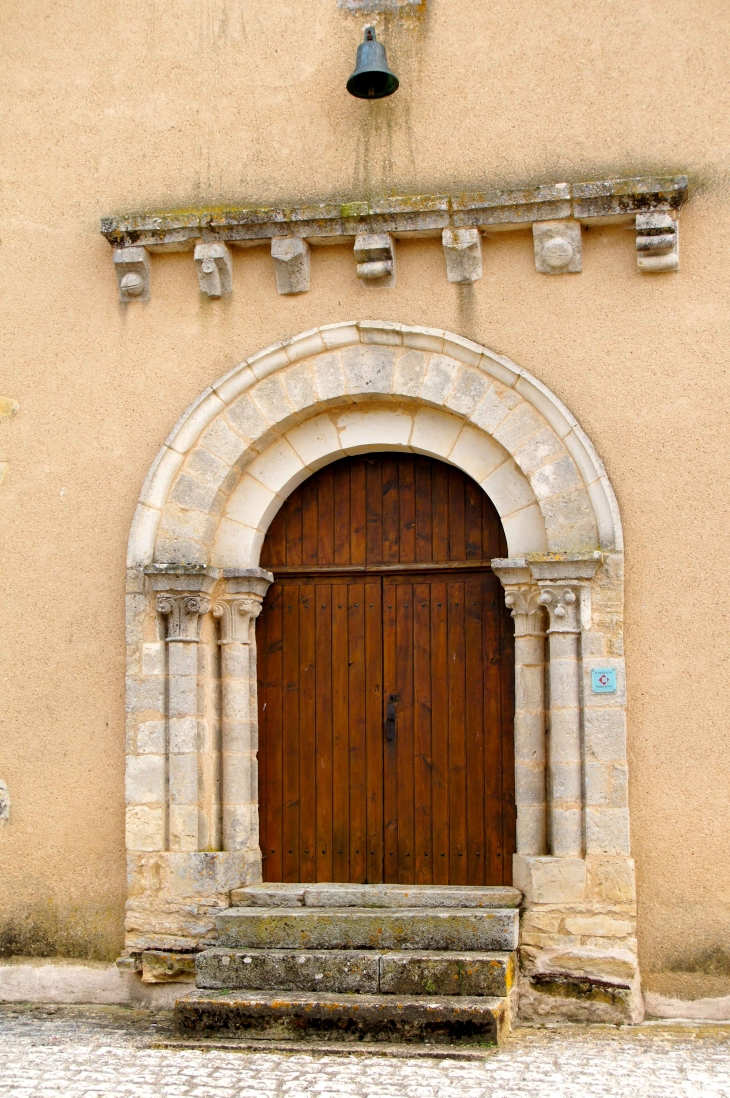 Portail de la petite église de Bonneuil aux monges. - Sainte-Soline