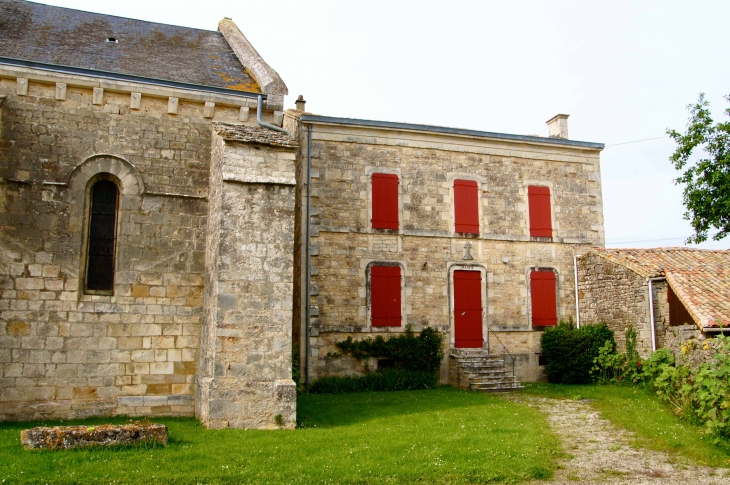 L'ancienne Mairie et l'ancien presbytère. - Sainte-Soline