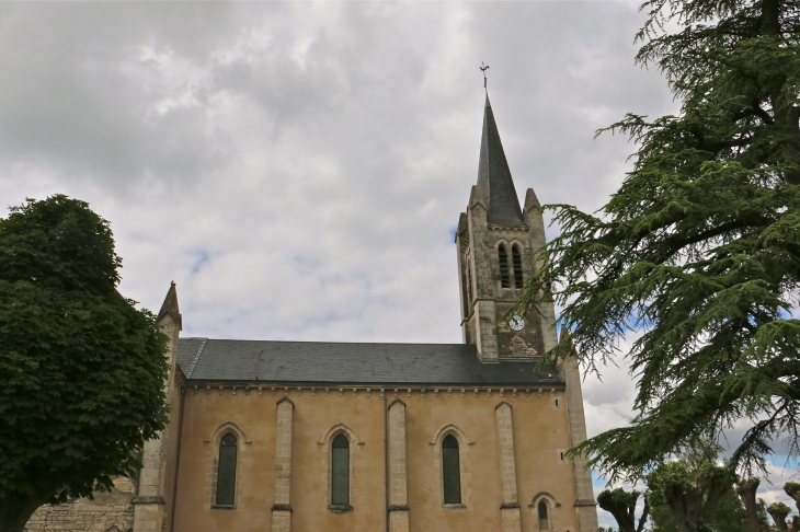 L'église Saint Vincent du XIXe siècle. - Sansais