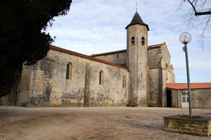 Eglise St Pierre des liens - Secondigné-sur-Belle