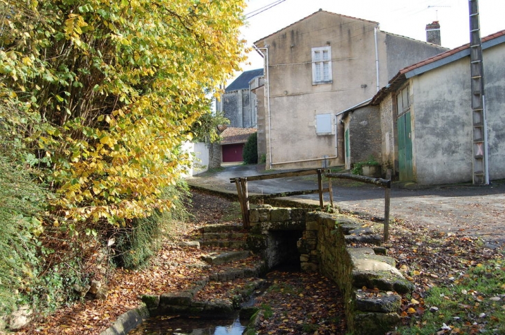 Lavoir du prieuré - Souvigné