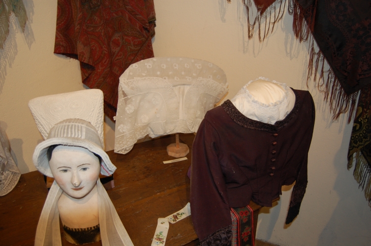 Musée de la vie rurale et de la coiffe ancien Prieuré X éme siècle  - Souvigné