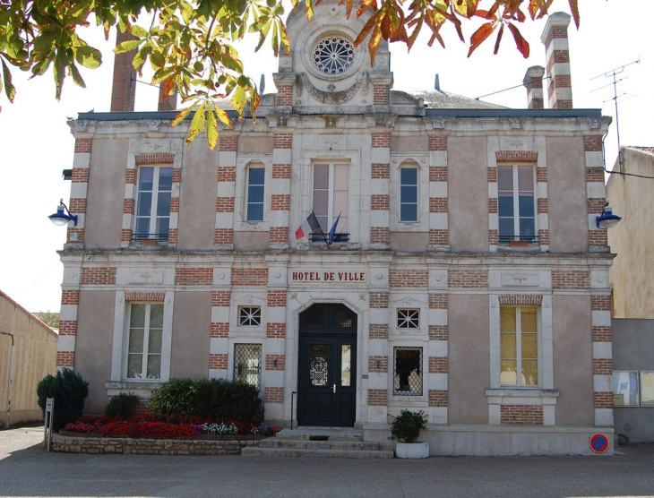 La Mairie  - Thénezay