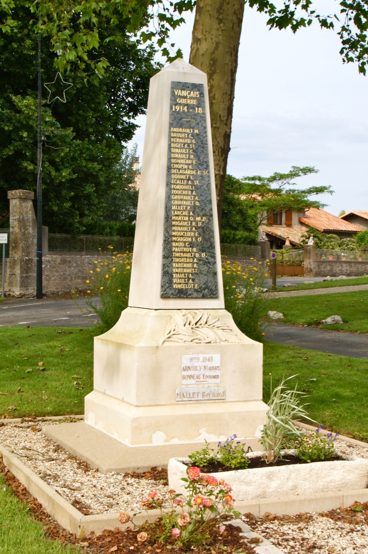 Le Monument aux Morts - Vançais