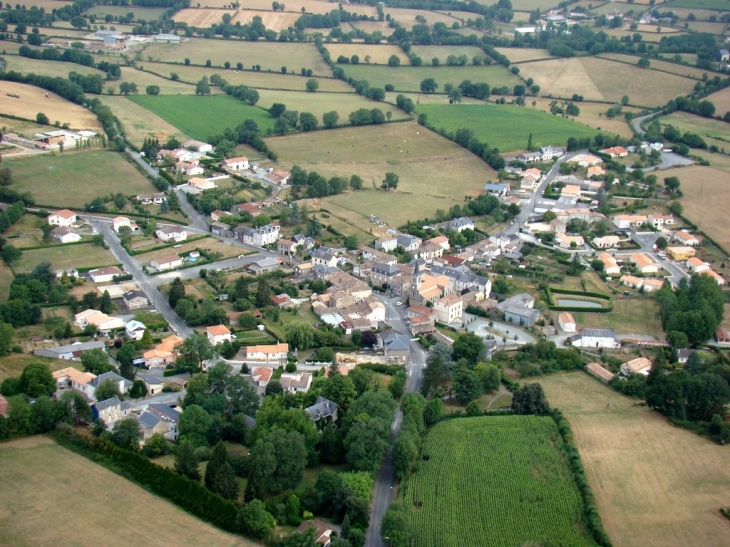 Vue aérienne du bourg - Verruyes