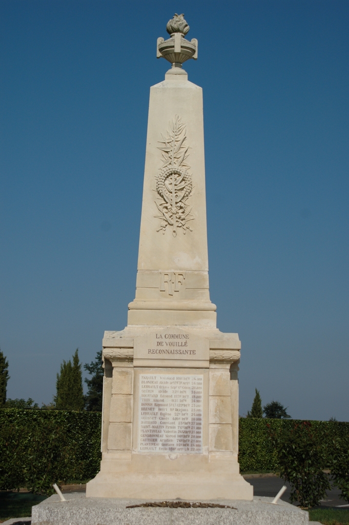 Monument aux Morts pour la France - Vouillé