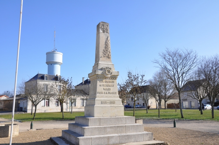 Le monument aux Morts - Beaumont